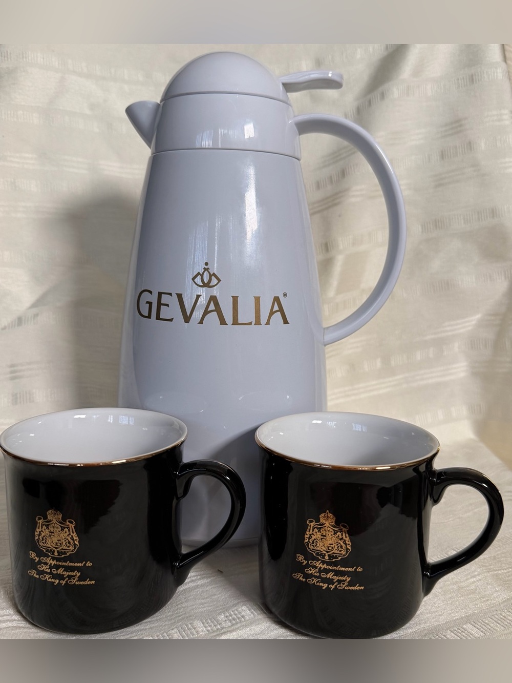 Gevalia Coffee Carafe & 2 Mug Set Black Gold Swedish Coffee Gift Vintage